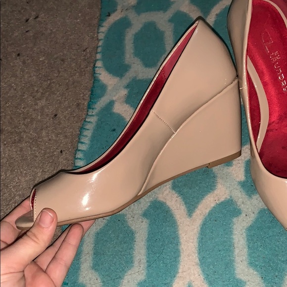 Shoes/ heels - Picture 2 of 6